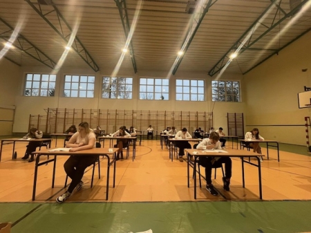 Próbne egzaminy ósmoklasisty w Szkole Podstawowej im. UNICEF w Imbramowicach